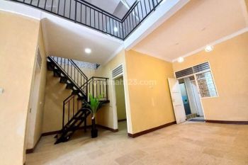 Rumah 1,5 Lantai di Rawamangun Puloasem Model Mezanine Siap Huni