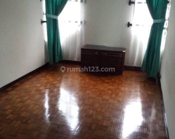 Rumah Bagus Siap Huni Mainroad Setiabudi semi furnish