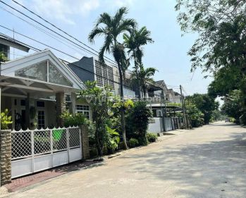 RUMAH SANGAT TERAWAT DALAM KOMPLEK CINERE DEPOK JAWA BARAT