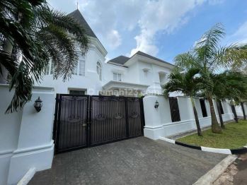 Rumah Megah Standard Furnished di Patra Kuningan Jakarta Selatan