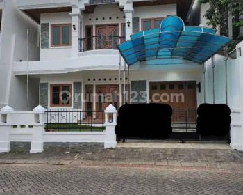 Disewa  Rumah Semi Furnished 4 Kamar Tidur  di Villa Gading Indah, Kelapa Gading