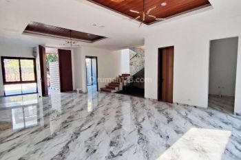 Dijual Rumah di Setra duta Bandung 3 Lantai Baru nego!