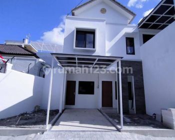 Rumah di Jalan raya kuta 2 Lantai SHM Baru