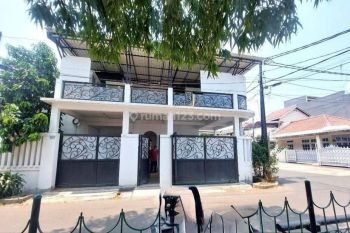Rumah Semi Furnish Depan Taman Komplek Buaran Duren Sawit