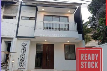 Strategis Rumah Sudut Dua Lt Di Antapani Bandung 136M10