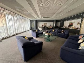 Gedung 5 lantai 1.662m² di Sangaji Gambir Jakpus parkir luas