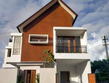 Villa Modern Disewakan Jangka Panjang, Area Benoa