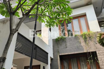 rumah untuk expat Dian Istana