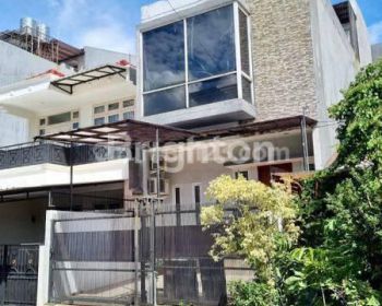 Rumah 2,5 Lantai Baru Renov Bagus di Gading Elok, Jakarta Utara