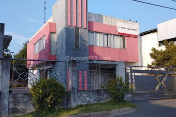 Gedung Kantor Di Jalan A. Yani Cirebon