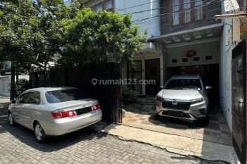RUMAH DI CILANDAK 2 LANTAI,SHM,BAGUS,HADAP BARAT