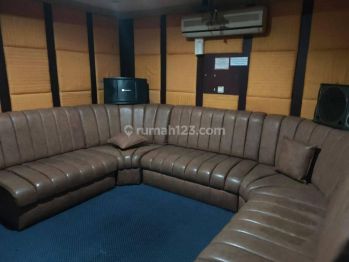 Ruko Dijual Tempat Karaoke Masih Beropeasi di Setra Sari