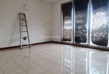 Disewakan ruko 2½lt Boulevard Hijau, Harapan Indah.