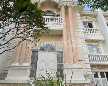 Rumah luas tanah 150m2 bangunan 195m2 4 kamar tidur 2,5 lantai Bagus SHM di