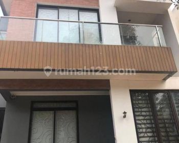 Rumah  BU turun harga lagi di Discovery Serenity Bintaro Jaya Sektor 9
