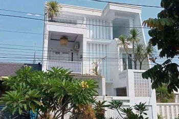 Sale Rumah: Rumah Mewah 3 Lantai
