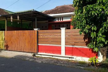 Rumah Bagus siap pakai
Lokasi : Blulukan, Colomadu, Solo