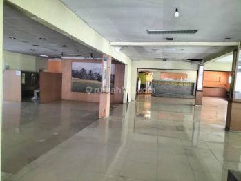 Gedung Kantor Ruang Usaha di Mainroad Setiabudi, Bandung SHM