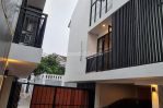 thumbnail-tanah-di-wijaya-timur-jakarta-selatan-dijual-beserta-5-aparthouse-0