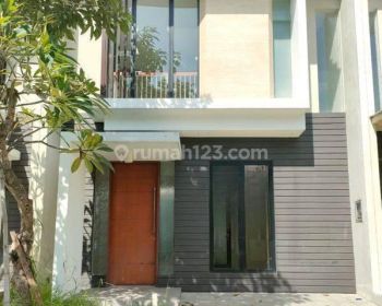 Rumah Baru Bagus Northwest Lake Citraland Surabaya