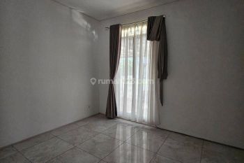 Disewakan Rumah 2 Lantai di Tatar Simakirana