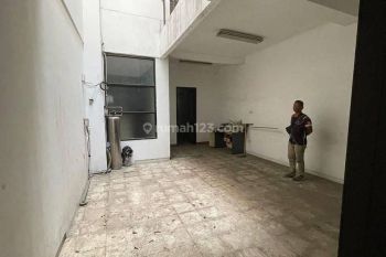 kan Ruko Tiga Lantai Di Batununggal Indah Raya