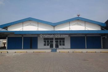 Gudang di Jalan Raya Bekasi, Jakarta Timur 1.500 m Bagus SHM