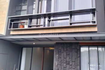 Rumah Estetik Pakuwon City Baru Gress Jarang Ada