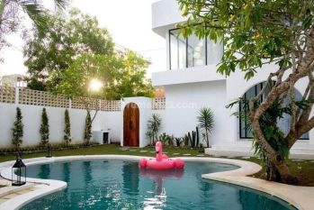 Dijual Vila Mewah Strategis di Canggu Bali