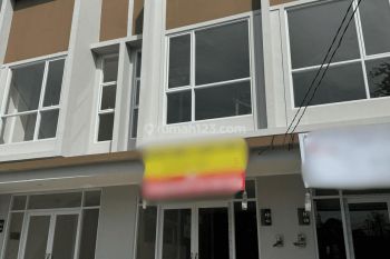 Ruko di Jalan Besar Villa Melati Mas, 2 Lantai, Strategis SHM
