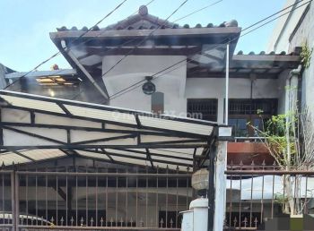 Rumah  Di Pulomas Kayu Putih