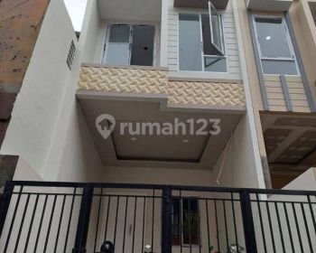 Rumah tomang di Jalan rawa kepa 3 3 Lantai SHM