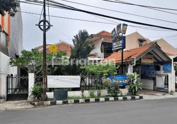 Rumah Minimalis Terawat di Ketintang, 5 Menit ke UNESA