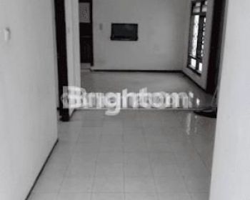 RUMAH DI JL OGAN MALANG