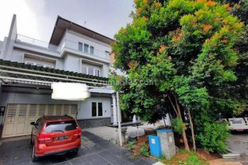 Rumah SUTERA PALMYRA Alam Sutera 3 Lantai Dekat Tol