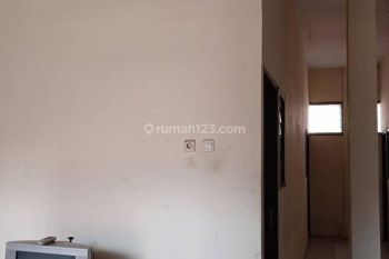 Ruko Perlu Renovasi di Delima Raya (Selangkah ke Pasar Kopro), Tanjung Duren,