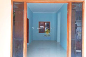 Rumah Colomadu 2 Lantai Bagus di Komplek Perumahan