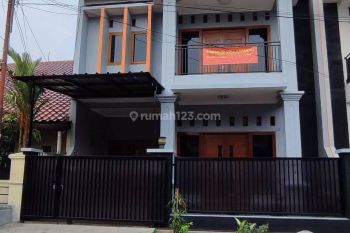 Disewa Rumah dua lantai di Tebet Barat Jakarta Selatan