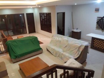 Rumah Bagus 2 Lantai di Perumahan Elite Setra Duta Bandung
