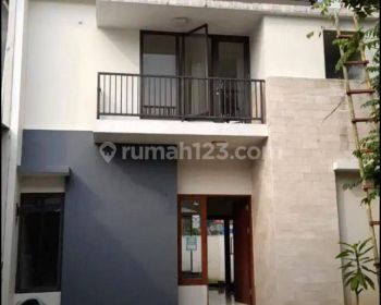 Rumah 2 Lantai Dlm Cluster di Ciracas, Jak Tim