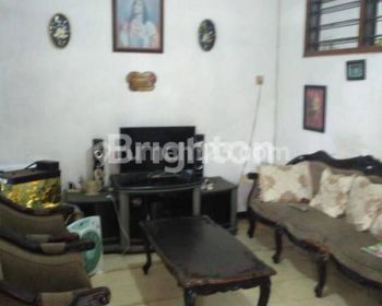 Rumah (1 ½ lantai) Lokasi dekat Mayjen Sungkono Surabaya.
