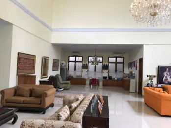 Rumah (Lux)  dan Tanah di Pegangsaan Menteng Jakarta Pusat