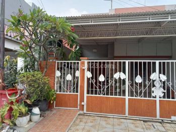 Rumah Cantik 2 Lantai Dibulevard Hijau