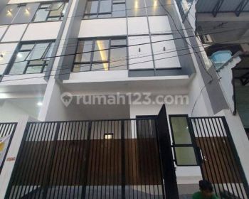 Rumah tanjung duren di Jalan manggis 2 3 Lantai SHM jalan 2 mobil