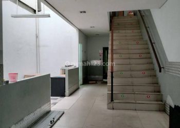 Gudang 3 lantai bagus hadap barat di pulogadung Jakarta timur