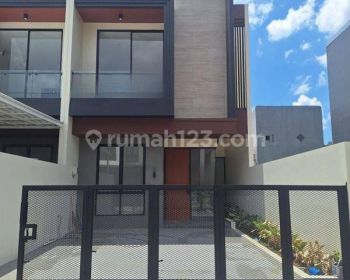 Wilson Rumah Baru Modern Uk 6x25 row jalan 3 Mobil Di Metland Puri