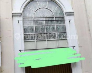 Ruko Manyar PIK, Depan Sekolah