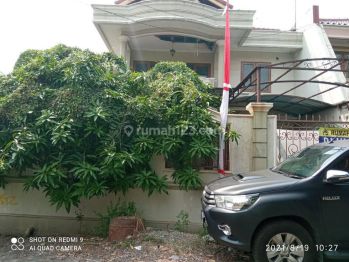 Rumah 2 Lantai SHM Butuh Renovasi di Duren Sawit