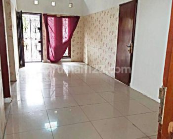Rumah di Taman Kopo Indah 3 - Bangunan Terawat Siap Huni - Cocok Untuk Tinggal /