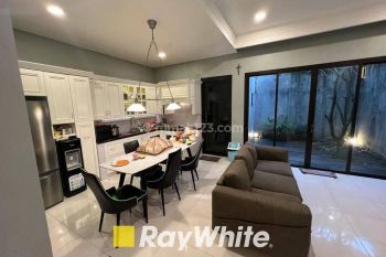 Rumah Cantik di Discovery Bintaro Jaya Siap Huni.